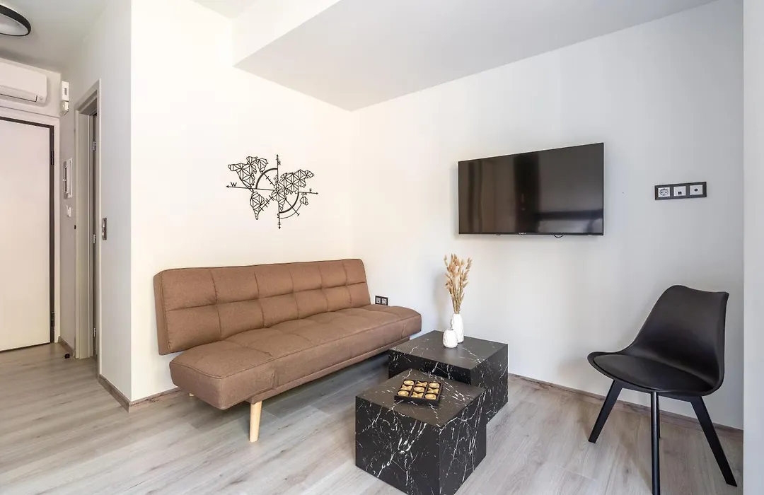 En Suites Stylish & Comfort Stay Near Acropolis-1